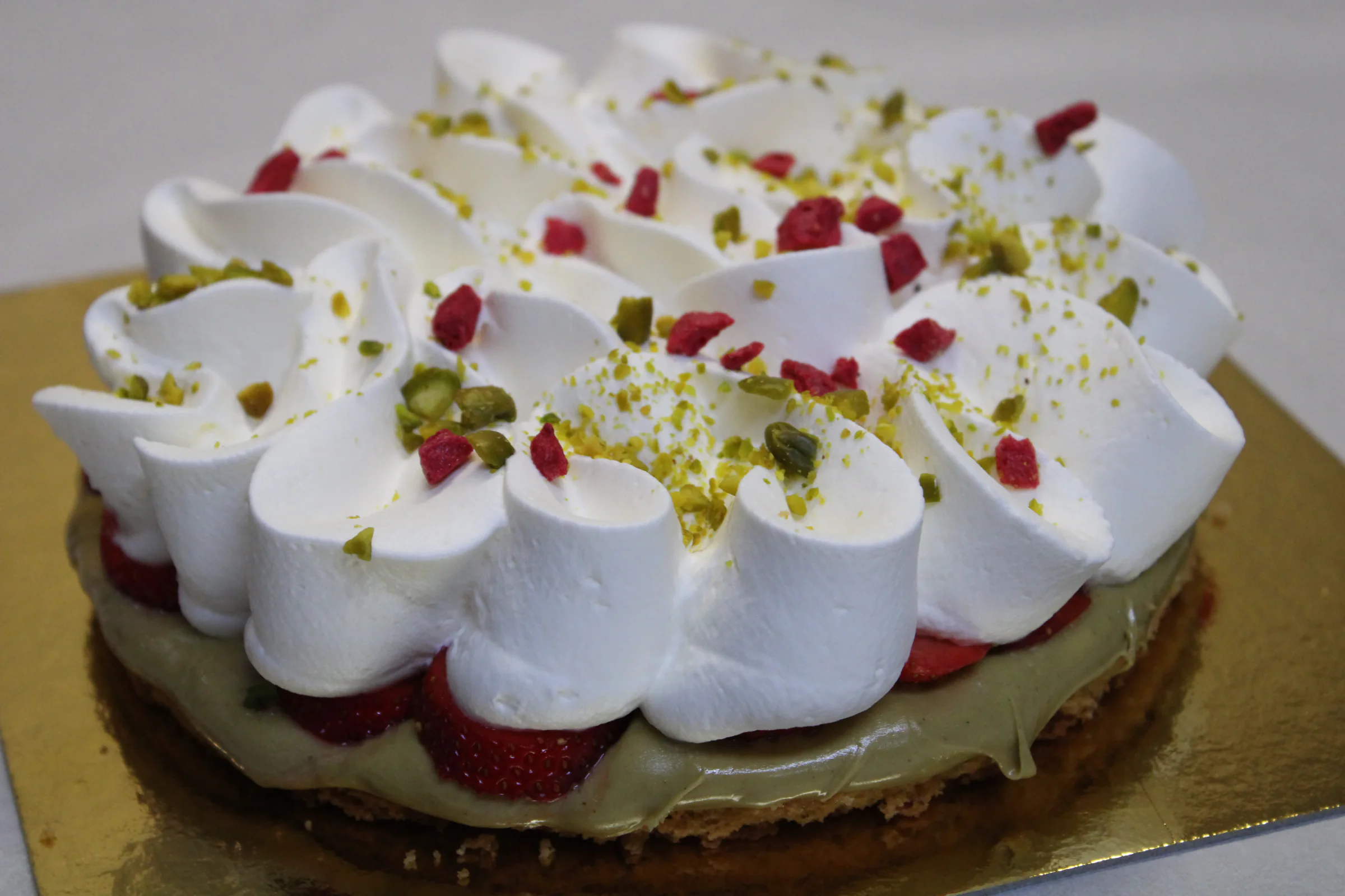 Tarta de fresa y crema de pistacho